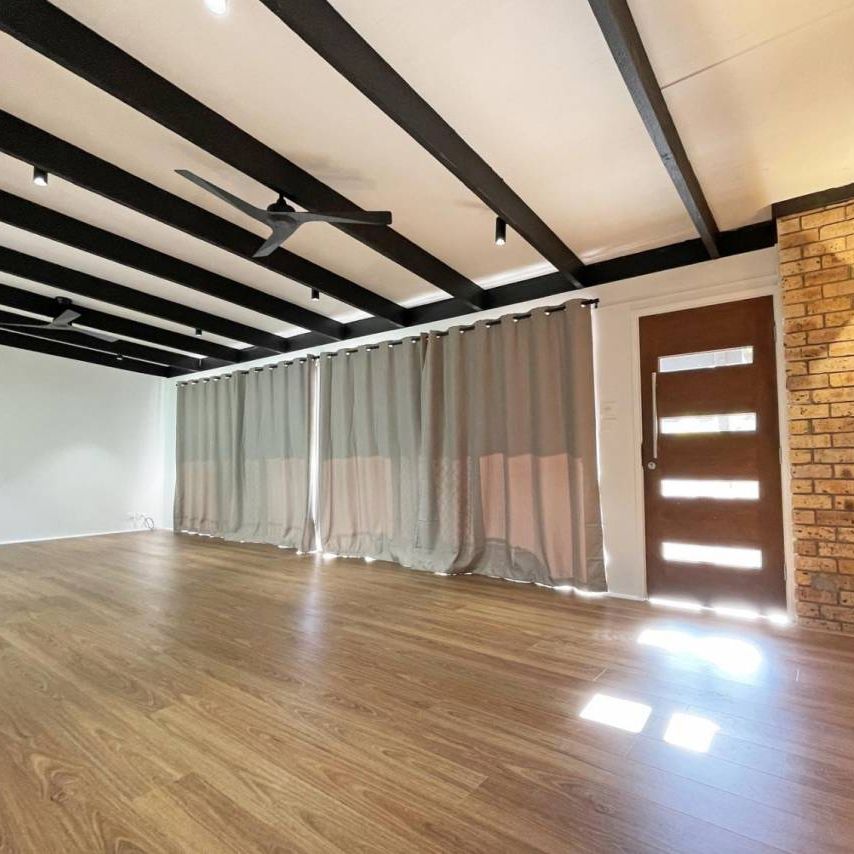 Coastal Comfort: Serene 3-Bedroom Retreat with Pool in Surf Beach! - Photo 1