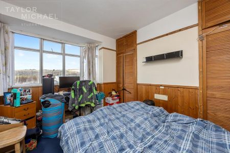 4 bedroom semi-detached house to rent - Photo 4