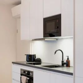 Stilvolles 2-Zimmer-Apartment mit Terrasse und Klimaanlage - Foto 3