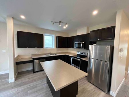UpperLevel-604 Gwen Ave, Kingston, ON K7P 0L2 - Photo 3
