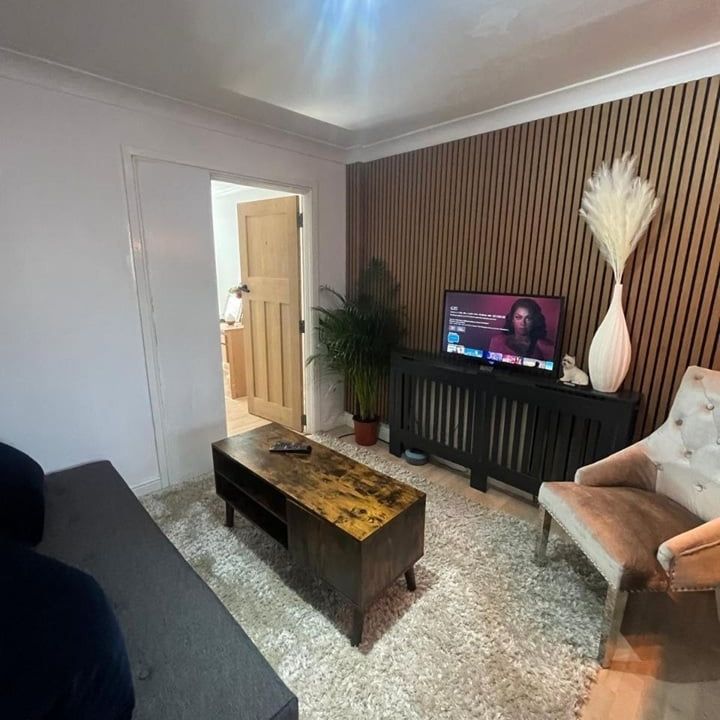 Room in a Shared House, Disraeli Gardens, LS11 - Photo 1
