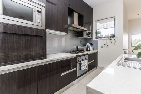 Seize the day every day with views like this in popular coastal suburb- Corlette - 3-bedroom 2-bathroom family sized town house with commanding views - Photo 3