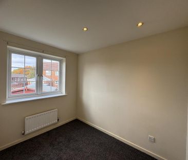 3 bedroom semi-detached house to rent - Photo 3