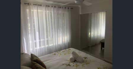 Beautifully renovated fully furnished one bedroom apartment in quiet resort close to everything - Photo 5