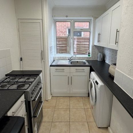 Leconfield Road, Lancing, BN15 - Photo 1