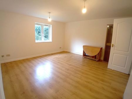 Flat to rent on - Photo 3