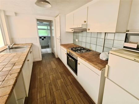 3 bedroom terraced house to rent - Photo 5