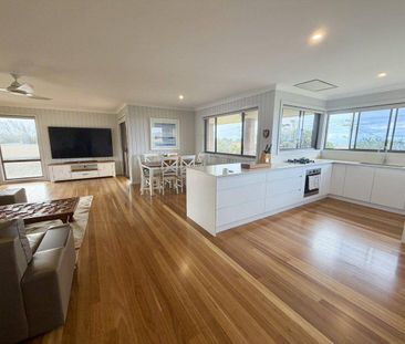 Spacious Coastal Family Home with Ocean Views & Pool - Wallabi Point - Photo 5
