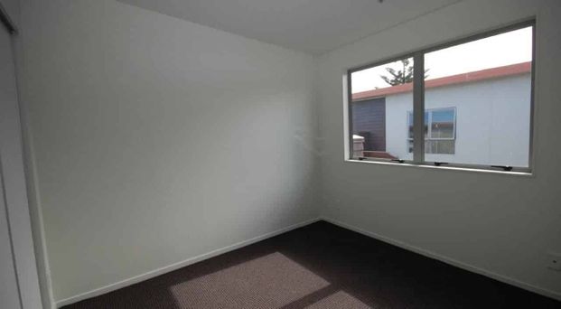 Stylish Onehunga Retreat with Pool! - Photo 1