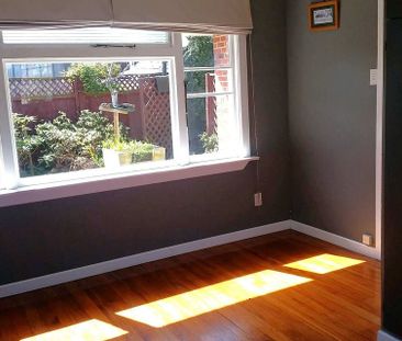 Sunny Private 2 Bdrm Brick Home with Garage - Photo 5