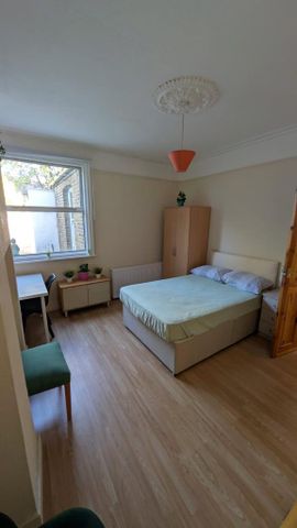 5 bedroom semi-detached house to rent - Photo 2
