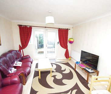 2 bedroom | Terraced house - Photo 2