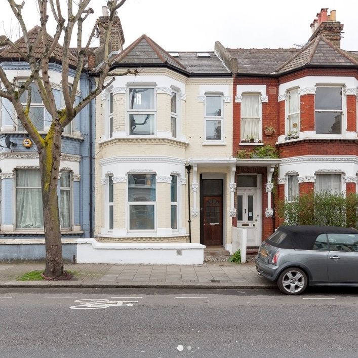 2 Bed Flat, Elspeth Road, SW11 - Photo 1