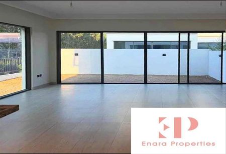 Stunning 5-Bedroom l vacant l low price - Photo 3