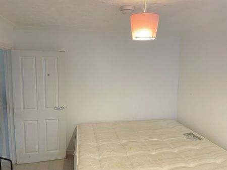 1 bed apartment to rent in South Quay, Great Yarmouth, NR30 - Photo 5