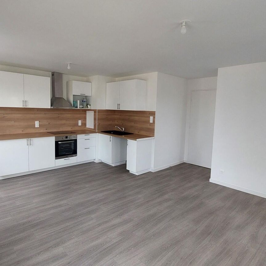 location Appartement T4 DE 80.2m² À LE BLANC MESNIL - Photo 1
