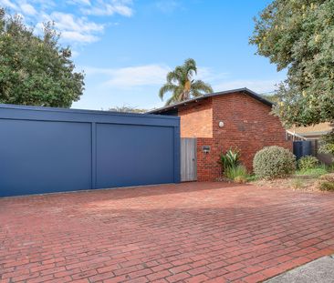 8 Cromer Road, Beaumaris VIC 3193 - House For Rent | Domain - Photo 1