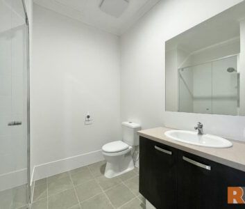 Top Floor Ashby Apartment - Photo 6