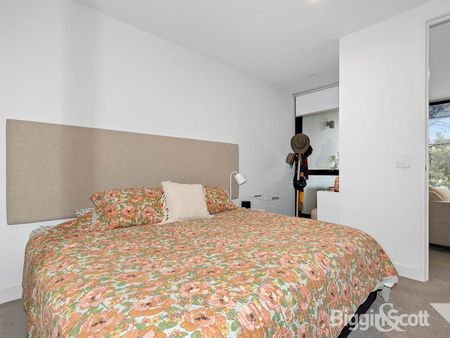 MODERN, STYLISH AND FULLY FURNISHED - Photo 5