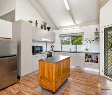 Beautifully Maintained Upstairs Unit In Outstanding Location!! - Photo 2