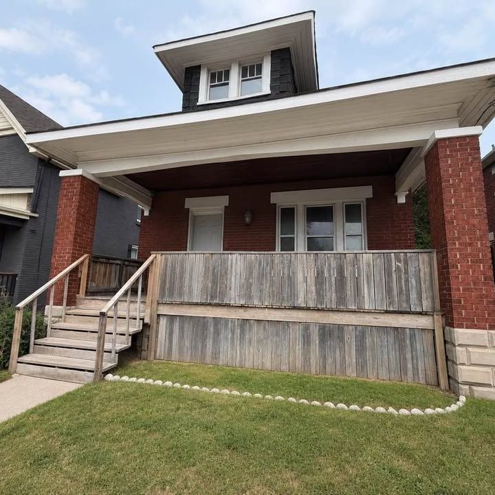 For Lease - 136 Adelaide Street, London East, Ontario - Photo 1