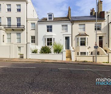 Second floor loft style apartment located in Seven Dials with Brighton mainline train station close by. Offered to let un-furnished. Available 25th July 2024. - Photo 4