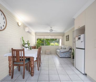 Tastefully Refurbished Unit in Fantastic Location&excl; - Photo 2