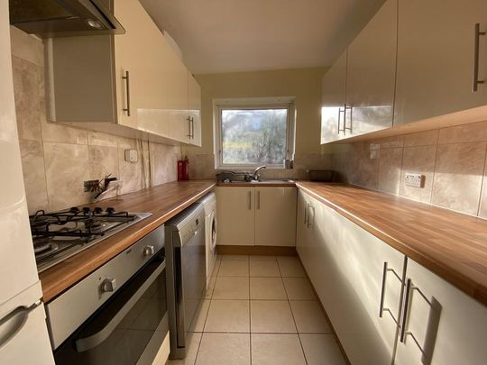 4 bedroom semi-detached house to rent - Photo 1