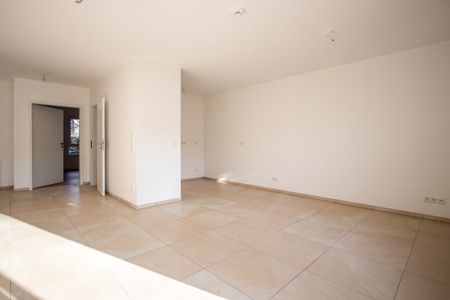 Top moderne 4 Zimmerwhg mit Terrasse, Garten und Tiefgarage in der Nähe vom Lenkwerk in Bielefeld - Photo 3