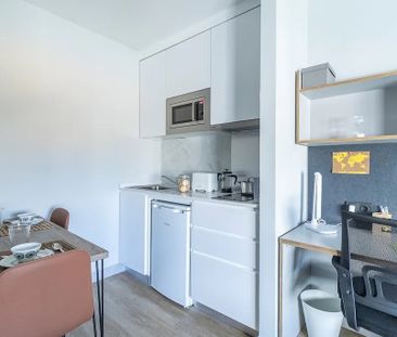 Calle Camilo José Cela, Sevilla, Andalusia 41018 - Photo 5