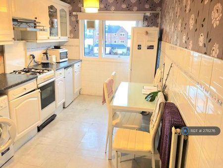 1 bedroom in a flat share to rent - Photo 5