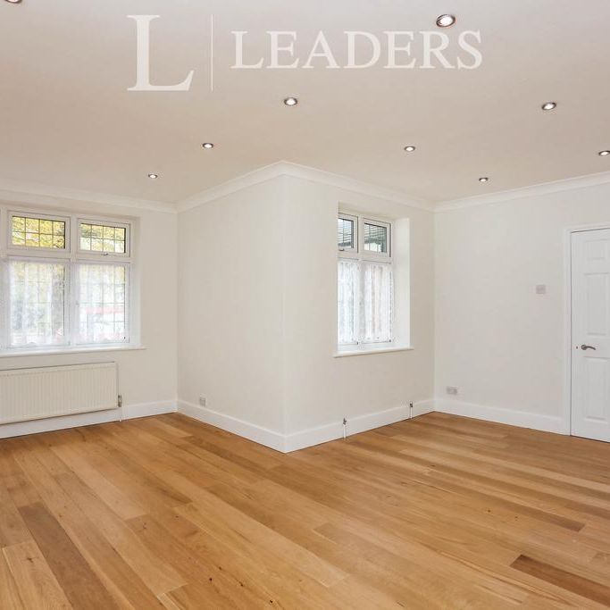 Studio to rent - Photo 1