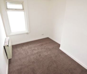 To Let 1 Bed Flat - Photo 2