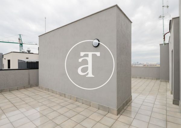 Penthouse apartment for rent with 3 bedrooms, balcony, terrace and 2 bathrooms in Badalona