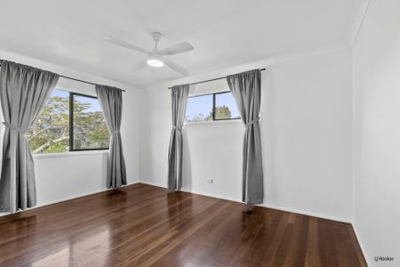 SPACIOUS 3 BEDROOM + MULTI PURPOSE ROOM & POOL - WATER OUTLOOK - Photo 4