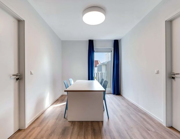 Reduced Rent - STUDENTS ONLY - Fully furnished private room in a 3 people shared apartment - Photo 1