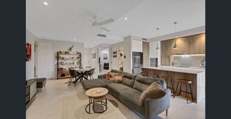 Easy Beachside Living - 3 Bedroom Fully Furnished Bokarina Oceanus Apartment - Photo 3