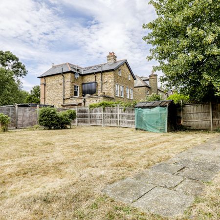 Uxbridge Road, London, W3 - Photo 4