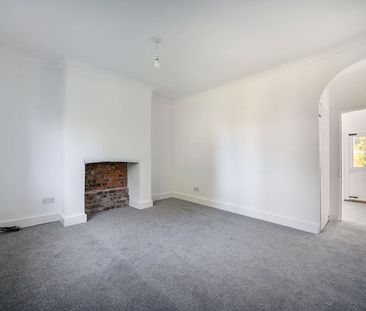 Meadrow, Godalming, Surrey, GU7 - Photo 2