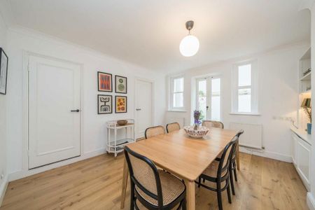 3 bedroom flat to rent - Photo 2