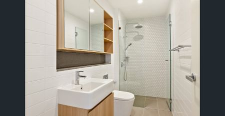 Stunning Light & Bright Apartment with Park Views - Photo 4