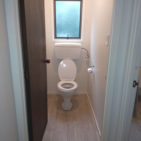 Sunny two bedroom unit, great location. - Photo 1