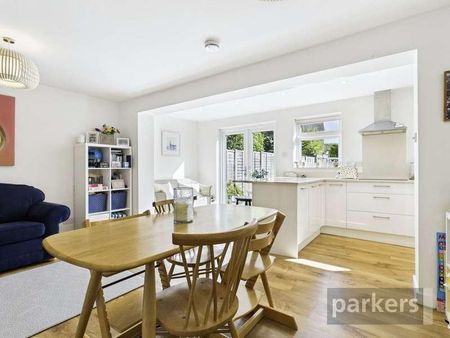 Pensclose, Witney, Oxfordshire, OX28 - Photo 4