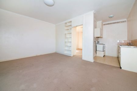 One-bedroom Ground Floor Apartment in a Great Location! - Photo 4