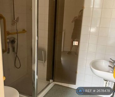 1 bedroom in a house share to rent - Photo 3