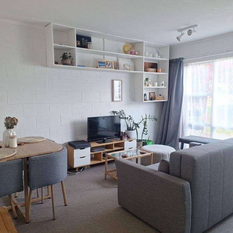Spacious living area! - Photo 1
