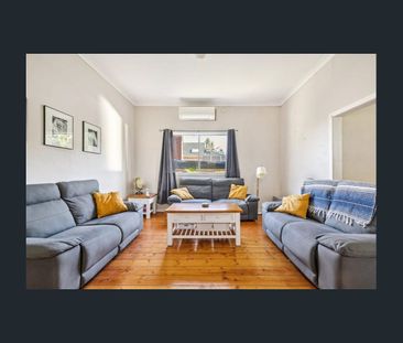 3 BEDROOM FAMILY HOME - Photo 1