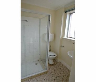 SECURE GROUND FLOOR APARTMENT - Photo 5