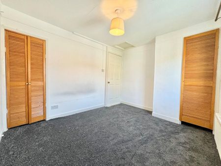 2 bedroom end of terrace house to rent - Photo 3
