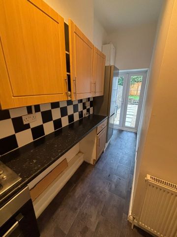 Room in a Shared Flat, Endlesham Road, SW12 - Photo 5